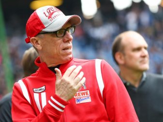 Kölns Trainer Peter Stöger wird zum 130. Mal in Serie auf der Bank sitzen. Foto: Christian Charisius Kölns Trainer Peter Stöger wird zum 130. Mal in Serie auf der Bank sitzen. Foto: Christian Charisius