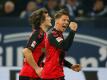 Mike Frantz (r.) bleibt dem SC Freiburg treu