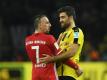 Bayerns Franck Ribéry und der Dortmunder Sokratis lieferten sich harte Duelle. Foto: Bernd Thissen