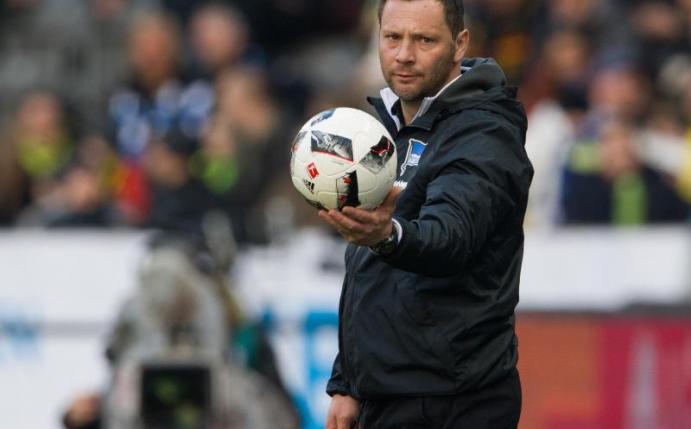 Hertha-Coach Pal Dardai trifft mit seinem Team auf den FC Augsburg. Foto: Soeren Stache