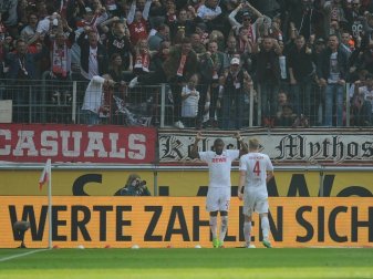 Auf den Rängen ging es friedlich zu beim Derby in Köln Auf den Rängen ging es friedlich zu beim Derby in Köln