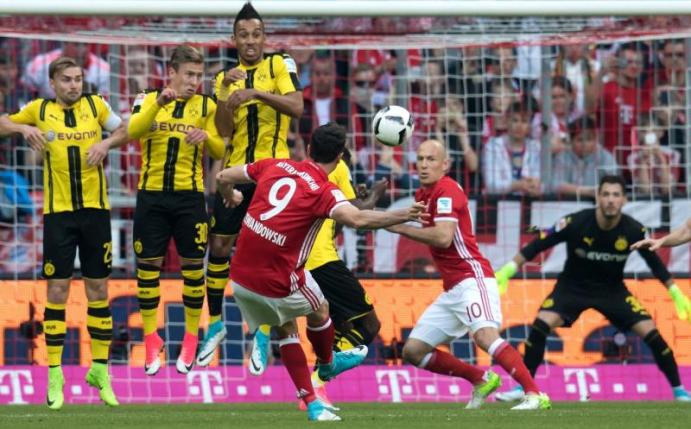 Bayern-Stürmer Robert Lewandowski traf zum zwischenzeitlichen 2:0 per Freistoß. Foto: Sven Hoppe