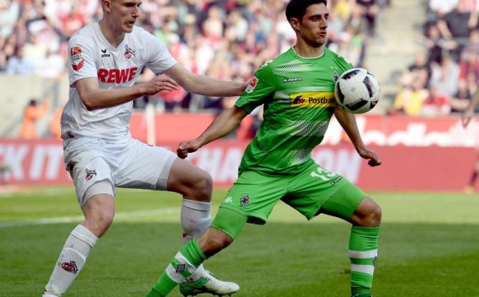 Der Gladbacher Lars Stindl (r) erzielte den entscheidenden Treffer gegen Köln. Foto: Federico Gambarini