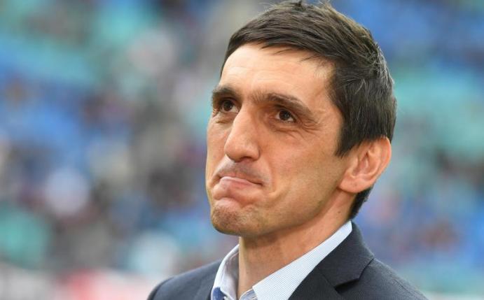 Trainer Tayfun Korkut musste mit seinen Leverkusenern eine bittere Niederlage hinnehmen. Foto: Hendrik Schmidt