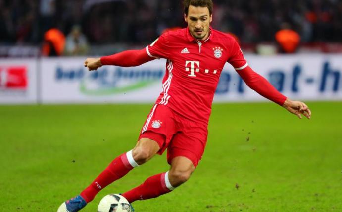 Bayern-Innenverteidiger Mats Hummels soll sich im Training verletzt haben. Foto: Christian Charisius