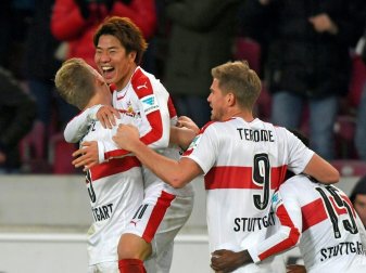 Asano (2.v.l.) erzielte einen Doppelpack gegen den KSC Asano (2.v.l.) erzielte einen Doppelpack gegen den KSC