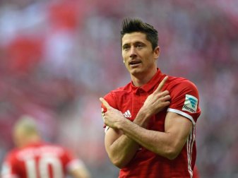 Bayern-Stürmer Robert Lewandowski ist für das nächste Bundesligaspiel gesperrt. Foto: Andreas Gebert Bayern-Stürmer Robert Lewandowski ist für das nächste Bundesligaspiel gesperrt. Foto: Andreas Gebert