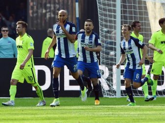 John Anthony Brooks brachte Berlin mit 1:0 gegen Augsburg in Führung. Foto: Maurizio Gambarini John Anthony Brooks brachte Berlin mit 1:0 gegen Augsburg in Führung. Foto: Maurizio Gambarini