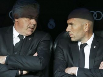 Ein Bild aus gemeinsamen Tagen: Carlo Ancelotti, damals Chef-Coach bei Real Madrid, und sein Co-Trainer Zinedine Zidane. Foto: Juanjo Martin Ein Bild aus gemeinsamen Tagen: Carlo Ancelotti, damals Chef-Coach bei Real Madrid, und sein Co-Trainer Zinedine Zidane. Foto: Juanjo Martin