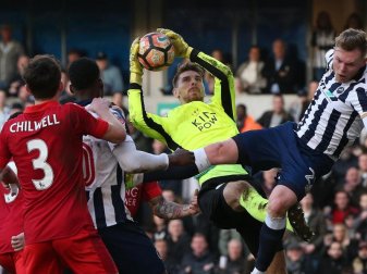 Ron-Robert Zieler sitzt bei Leicester City zurzeit auf der Bank. Foto: Jonathan Brady/PA Wire Ron-Robert Zieler sitzt bei Leicester City zurzeit auf der Bank. Foto: Jonathan Brady/PA Wire