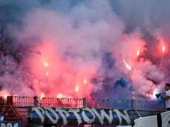 Auch beim Derby in Stuttgart fielen KSC-Fans negativ auf Auch beim Derby in Stuttgart fielen KSC-Fans negativ auf