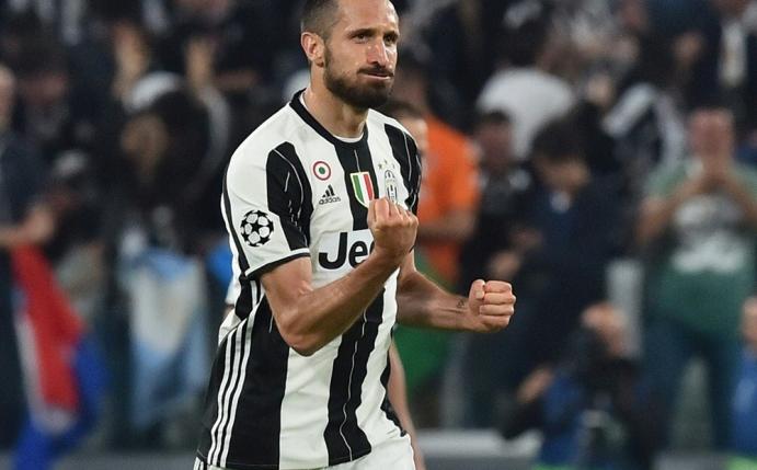 Chiellini bejubelt seinen Treffer zum 3:0 für Juve