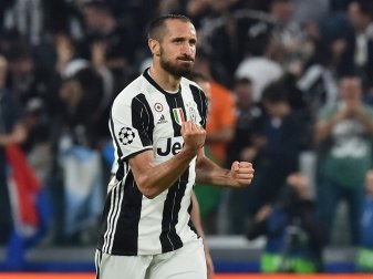 Chiellini bejubelt seinen Treffer zum 3:0 für Juve Chiellini bejubelt seinen Treffer zum 3:0 für Juve