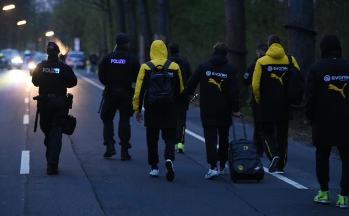 Nach Anschlag: Medien loben die Solidarität unter Fans