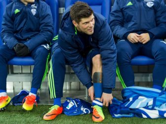 «Letztes Jahr auf Schalke»: Klaas-Jan Huntelaar will weg. Foto: Guido Kirchner «Letztes Jahr auf Schalke»: Klaas-Jan Huntelaar will weg. Foto: Guido Kirchner