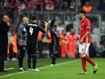 Javier Martinez (r.) flog gegen Real Madrid mit Gelb-Rot vom Platz. Foto: Sven Hoppe Javier Martinez (r.) flog gegen Real Madrid mit Gelb-Rot vom Platz. Foto: Sven Hoppe