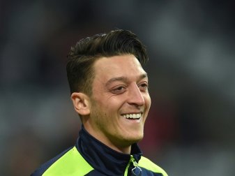 Mesut Özil: Gespräche über Verlängerung im Sommer Mesut Özil: Gespräche über Verlängerung im Sommer