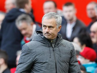 Manchester Uniteds Trainer Jose Mourinho ist von der Leistung seiner Mannschaft gar nicht angetan. Foto: Martin Rickett Manchester Uniteds Trainer Jose Mourinho ist von der Leistung seiner Mannschaft gar nicht angetan. Foto: Martin Rickett