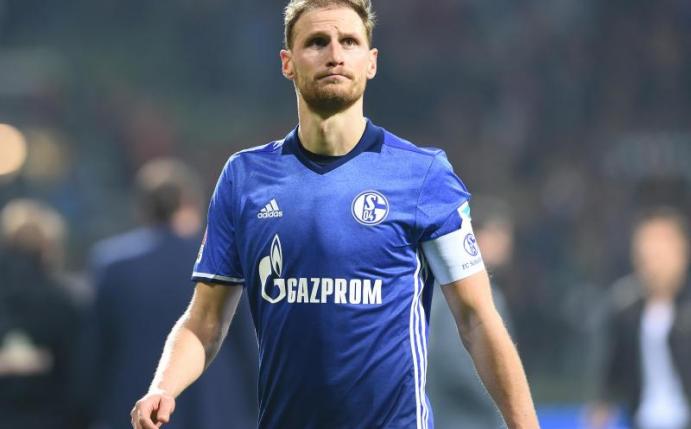Schalke muss möglicherweise auf den Einsatz von Benedikt Höwedes beim SV Darmstadt 98 verzichten. Foto: Carmen Jaspersen