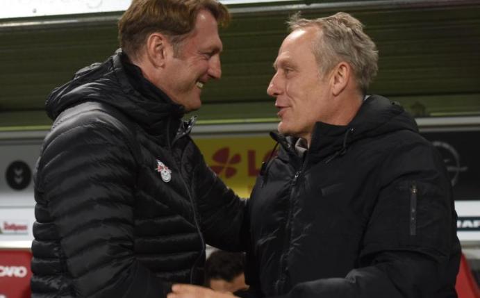 Leipzigs Trainer Ralph Hasenhüttl (l) und Trainer Christian Streich vom SC Freiburg schätzen einander. Foto: Patrick Seeger