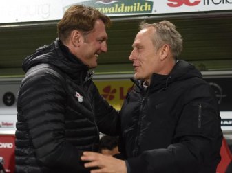 Leipzigs Trainer Ralph Hasenhüttl (l) und Trainer Christian Streich vom SC Freiburg schätzen einander. Foto: Patrick Seeger Leipzigs Trainer Ralph Hasenhüttl (l) und Trainer Christian Streich vom SC Freiburg schätzen einander. Foto: Patrick Seeger