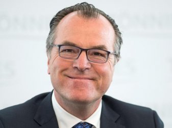 Clemens Tönnies sieht den FC Schalke 04 wirtschaftlich gut aufgestellt. Foto: Bernd Thissen Clemens Tönnies sieht den FC Schalke 04 wirtschaftlich gut aufgestellt. Foto: Bernd Thissen