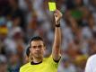 Schiedsrichter Viktor Kassai leitet das Spiel der Bayern in Madrid. Foto: Vassil Donev