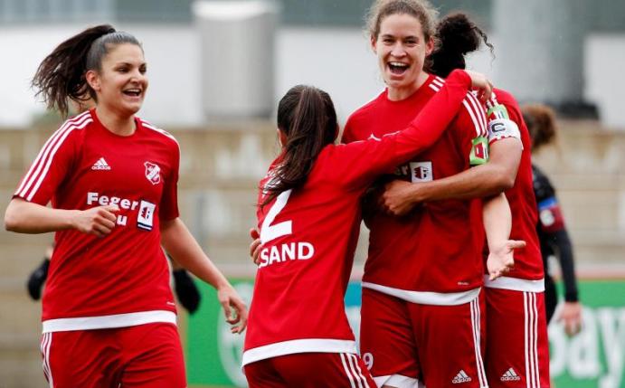 Nina Burger vom SC Sand traf doppelt gegen Bayer Leverkusen. Foto: Roland Weihrauch