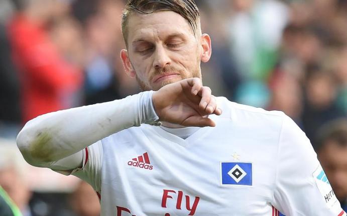 HSV-Spieler Aaron Hunt hat die Pfiffe der Bremer Fans mit stoischer Ruhe über sich ergehen lassen. Foto: Carmen Jaspersen