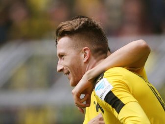 Allein durch die Anwesenheit von Marco Reus scheint der Spielaufbau im BVB-Getriebe beflügelt zu werden. Foto: Ina Fassbender Allein durch die Anwesenheit von Marco Reus scheint der Spielaufbau im BVB-Getriebe beflügelt zu werden. Foto: Ina Fassbender