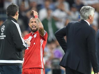 Arturo Vidal regte sich über seinen Platzverweis auf. Foto: Andreas Gebert Arturo Vidal regte sich über seinen Platzverweis auf. Foto: Andreas Gebert