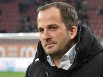 FCA-Trainer Manuel Baum will mit ekligem Auftreten der Mannschaft die Gegner mürbe machen. Foto: Stefan Puchner FCA-Trainer Manuel Baum will mit ekligem Auftreten der Mannschaft die Gegner mürbe machen. Foto: Stefan Puchner