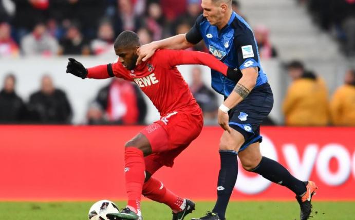 Die Tore von Anthony Modeste (l, im Zweikampf mit Hoffenheims Niklas Süle) sind lebenswichtig für den 1. FC Köln. Foto: Uwe Anspach