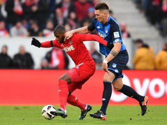 Die Tore von Anthony Modeste (l, im Zweikampf mit Hoffenheims Niklas Süle) sind lebenswichtig für den 1. FC Köln. Foto: Uwe Anspach Die Tore von Anthony Modeste (l, im Zweikampf mit Hoffenheims Niklas Süle) sind lebenswichtig für den 1. FC Köln. Foto: Uwe Anspach