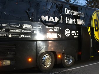 Der BVB-Mannschaftsbus nach dem Bombenattentat Der BVB-Mannschaftsbus nach dem Bombenattentat