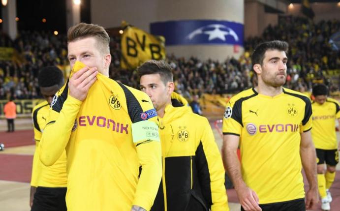 Die BVB-Spieler müssen in der Bundesliga nun gegen Gladbach ran. Foto: Bernd Thissen