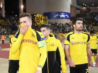 Die BVB-Spieler müssen in der Bundesliga nun gegen Gladbach ran. Foto: Bernd Thissen Die BVB-Spieler müssen in der Bundesliga nun gegen Gladbach ran. Foto: Bernd Thissen