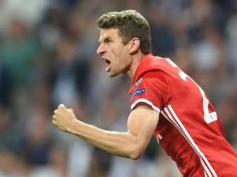 Für Thomas Müller und die Bayern geht es jetzt um Meisterschaft und Pokal. Foto: Andreas Gebert