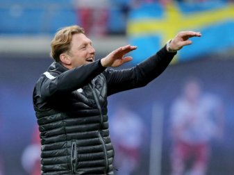 Ralph Hasenhüttl will Platz zwei festigen. Foto: Jan Woitas Ralph Hasenhüttl will Platz zwei festigen. Foto: Jan Woitas