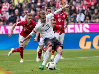 Der Mainzer Daniel Brosinski trifft per Elfmeter gegen Bayern-Torwart Sven Ulreich - der 16. Strafstoß, den die Rheinhessen nacheinander verwandelten. Foto: Sven Hoppe Der Mainzer Daniel Brosinski trifft per Elfmeter gegen Bayern-Torwart Sven Ulreich - der 16. Strafstoß, den die Rheinhessen nacheinander verwandelten. Foto: Sven Hoppe