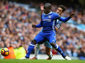 N'Golo Kanté (v) vom FC Chelsea ist Englands Fußballer des Jahres. Foto: Nigel Roddis N'Golo Kanté (v) vom FC Chelsea ist Englands Fußballer des Jahres. Foto: Nigel Roddis