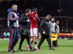 United-Stürmerstar Zlatan Ibrahimovic (M.) hat sich schwer am Knie verletzt. Foto: Martin Rickett