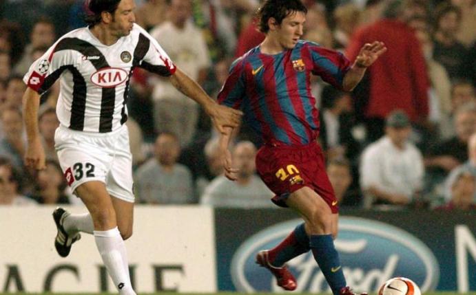 Im Jahr 2005 traf Lionel Messi (r) erstmals für den FC Barcelona. Foto: Andreu Dalmau/Archiv