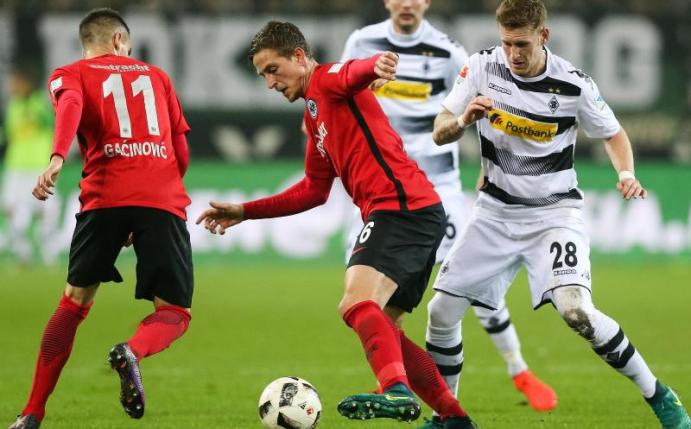 Borussia Mönchengladbach und Eintracht Frankfurt spielen um den Einzug ins Pokalfinale. Foto: Maja Hitij