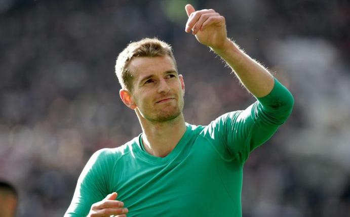 Frankfurt will gerne mit Torwart Lukas Hradecky verlängern. Foto: Hasan Bratic
