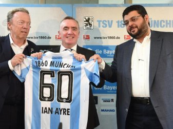 Investor Hasan Ismaik (r) will dem TSV 1860 München treu bleiben. Foto: Andreas Gebert