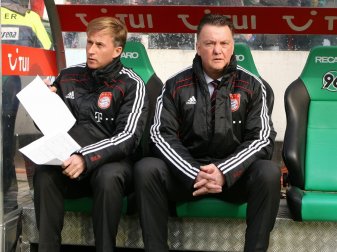 Jonker und van Gaal (v.l.) teilten sich FCB-Trainerbank Jonker und van Gaal (v.l.) teilten sich FCB-Trainerbank