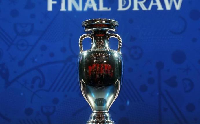 Am 15. September wird das DFB-Präsidium die zehn Spielorte bestimmen, mit denen sich der Deutsche Fußball-Bund für das Endrundenturnier 2014 bewerben wird. Foto: Christian Charisius