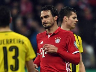 Mats Hummels musste nach seinem Treffer zum 2:1 für München die Niederlage von der Bank aus erleben. Foto: Peter Kneffel Mats Hummels musste nach seinem Treffer zum 2:1 für München die Niederlage von der Bank aus erleben. Foto: Peter Kneffel