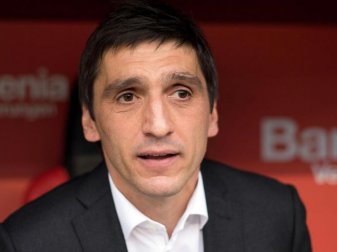 Tayfun Korkut steckt mit Bayer Leverkusen im Abstiegskampf. Foto: Marius Becker Tayfun Korkut steckt mit Bayer Leverkusen im Abstiegskampf. Foto: Marius Becker